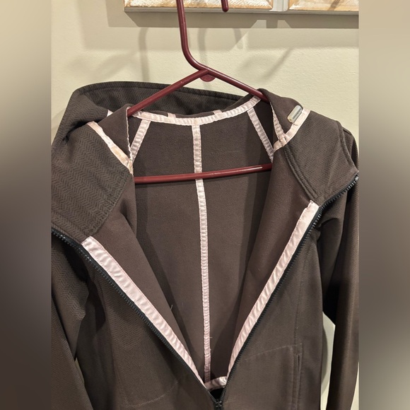 Lululemon Jacket - Picture 6 of 8